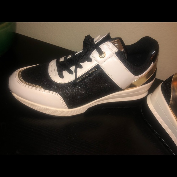 Stylish Michael Kors Liv sporty sneakers size 8 - Picture 5 of 11